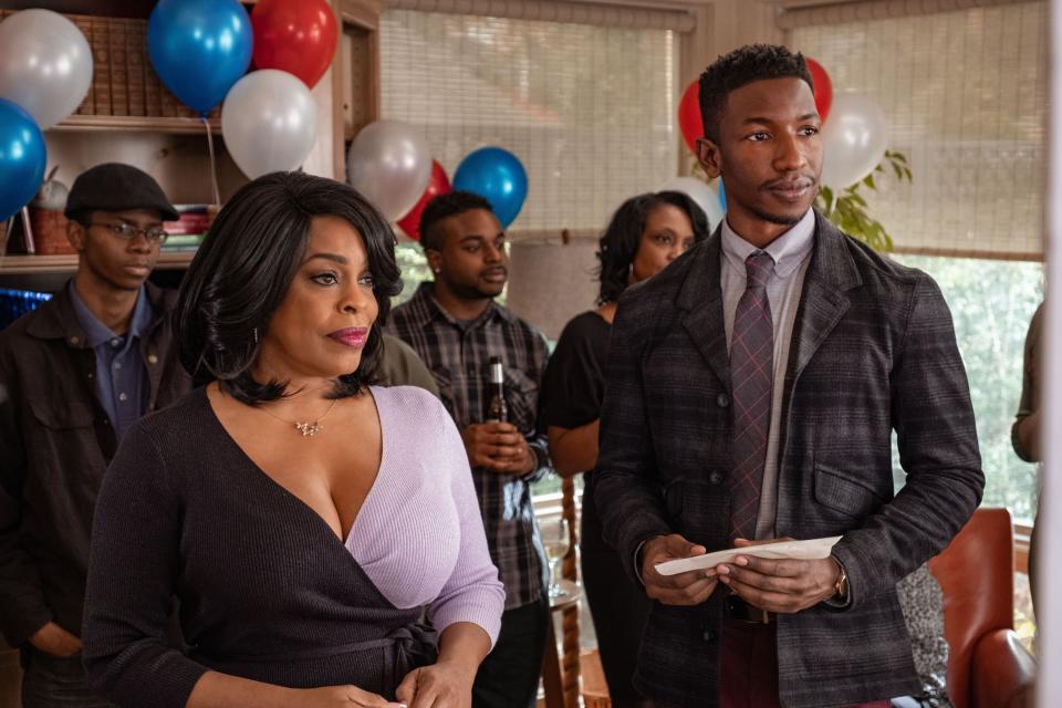 Niecy Nash and Mamoudou Athie in "Uncorked"