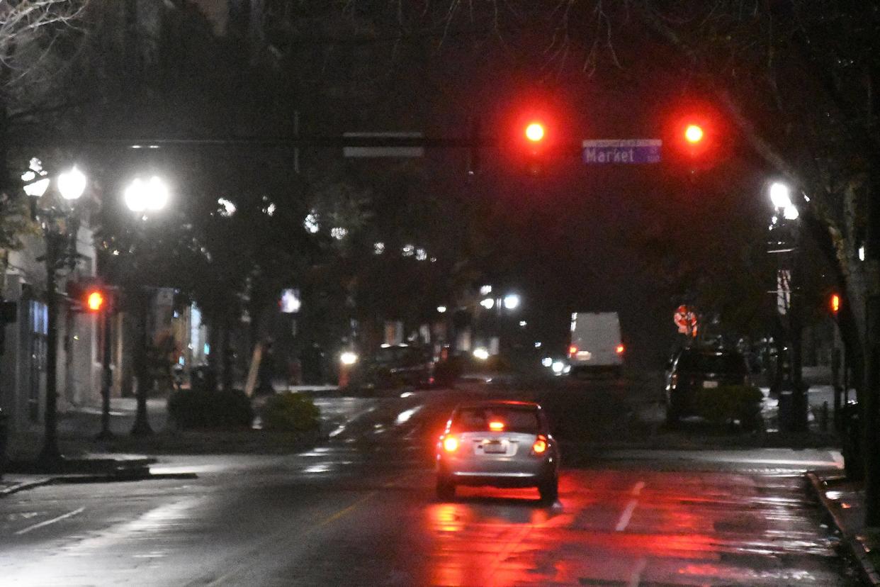 Traffic travels along Front Street as rain falls across the area, with temperatures staying in the mid to low thirty’s today there will be a chance for a wintery mix to continue as the day goes on in Wilmington and the surrounding areas Friday Jan. 21, 2022. [KEN BLEVINS/STARNEWS]