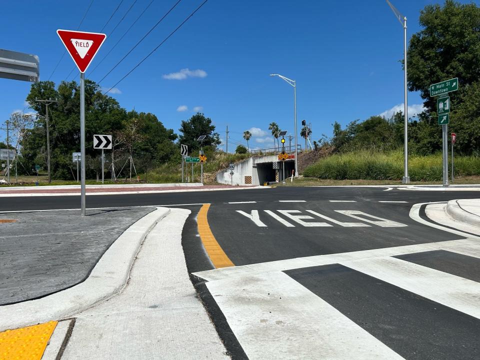 The 5 Points roundabout at the awkward little intersection of Main and Lemon streets and Sloan Avenue west of downtown Lakeland opened to traffic Monday, 94 days ahead of schedule.