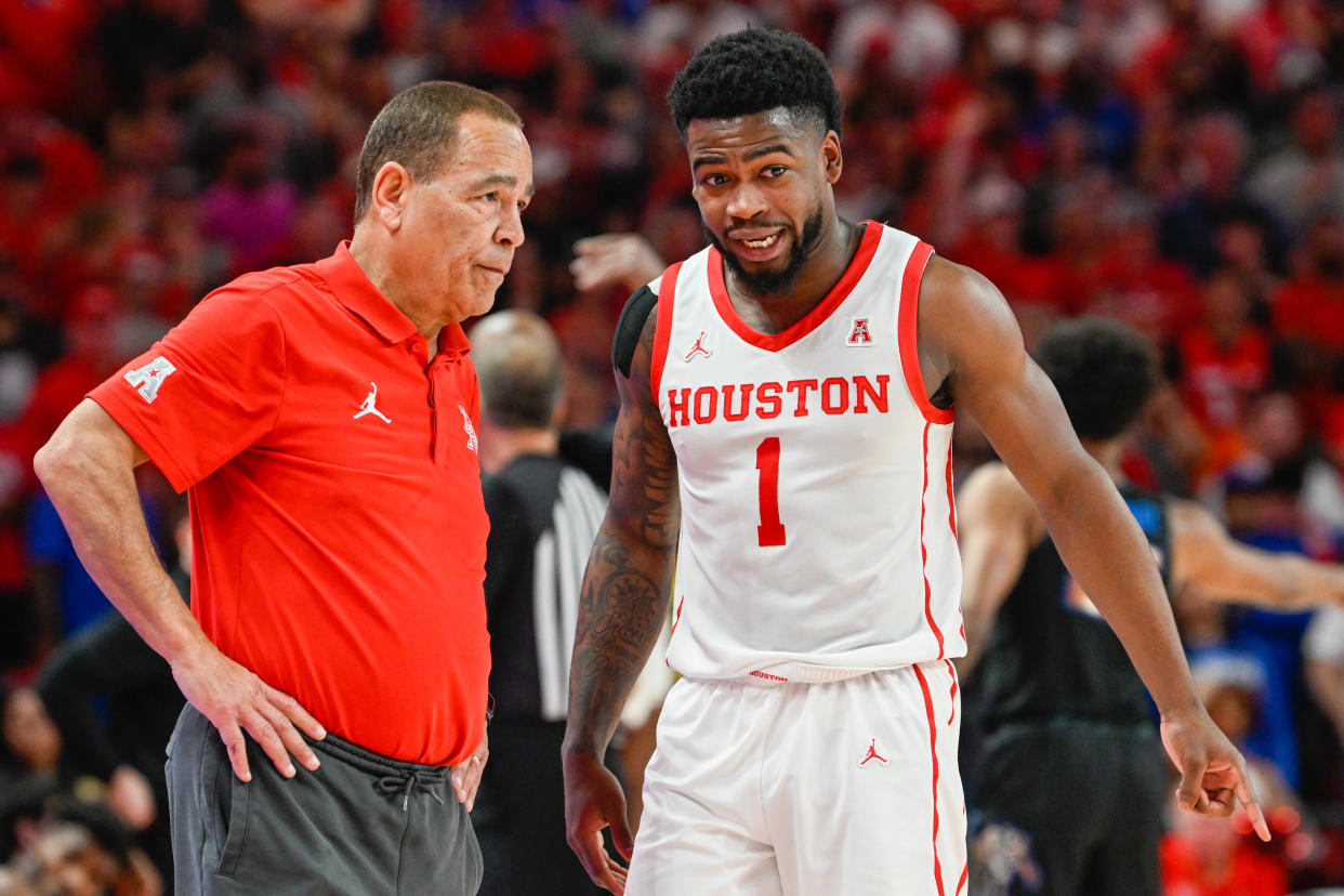 Houston Cougars coach Kelvin Sampson talks with guard Jamal Shead during a game against Memphis on Feb. 19. (Ken Murray/Icon Sportswire via Getty Images)
