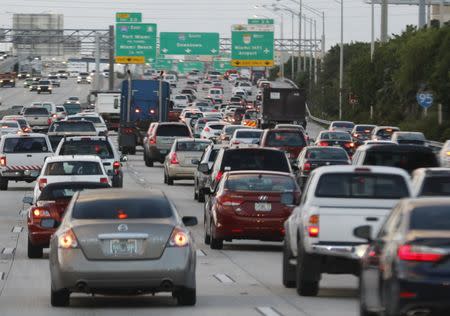 Rush hour traffic is shown on Interstate 95 near downtown Miami, Florida November 5, 2015. REUTERS/Joe Skipper