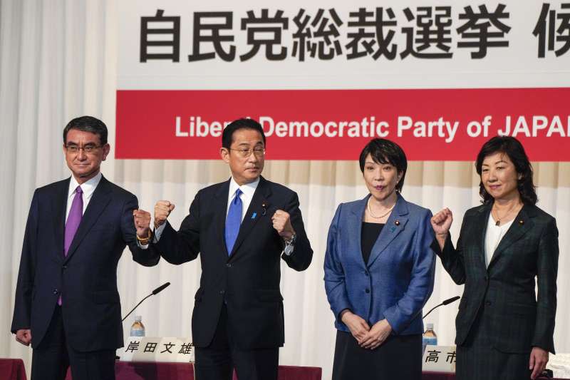 2021年9月17日，自民黨總裁參選人河野太郎、岸田文雄、高市早苗、野田聖子（由左至右）在黨本部發表演說。（美聯社）