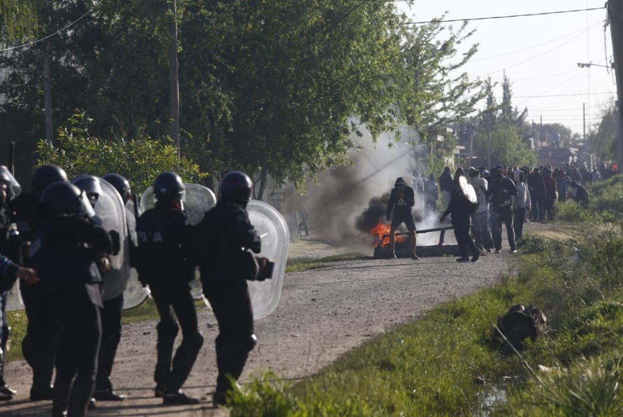 Este jueves, en el desalojo en el predio de Guernica, dos estudiantes del CNBA resultaron detenidas: la presidenta del centro de estudiantes y una consejera resolutiva