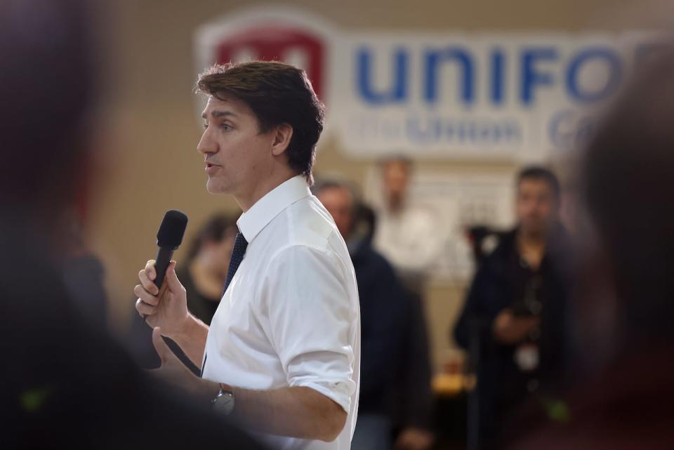 Prime Minister Justin Trudeau visits Unifor Local 200 and Local 444 members in Windsor, Ont., Thursday, March 14, 2024.  (Nicole Osborne/The Canadian Press - image credit)