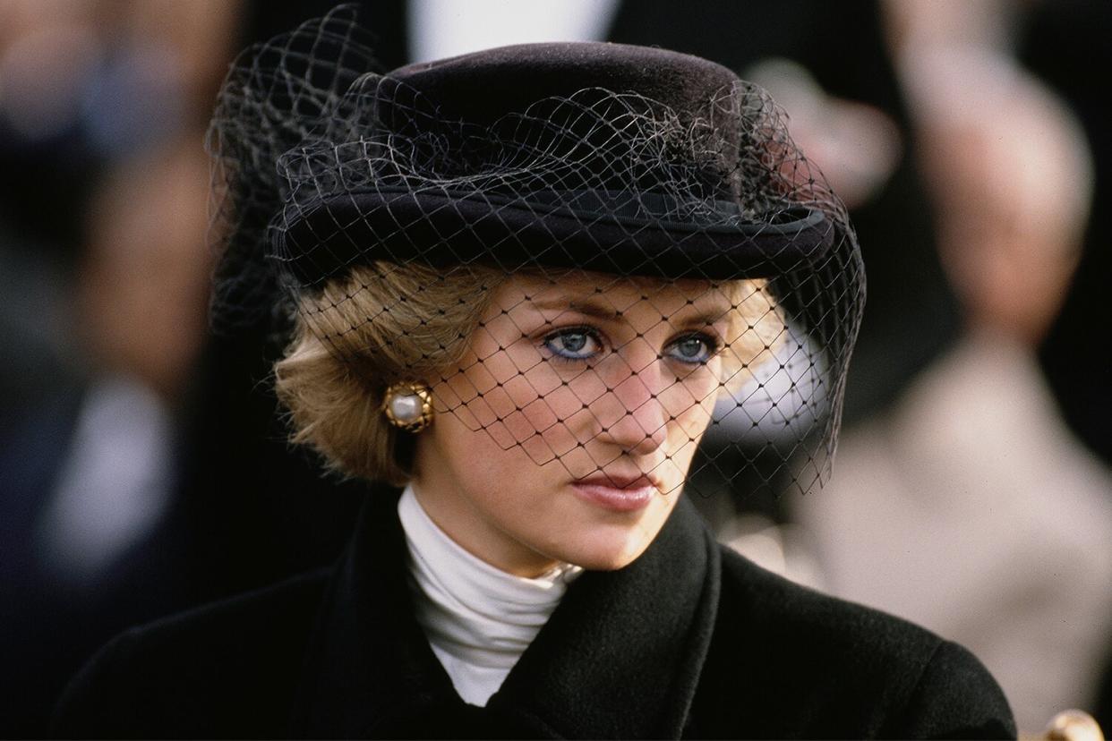 Diana, Princess of Wales (1961 - 1997) attends the Armistice Day wreath-laying ceremony at the Arc de Triomphe in Paris, France, 11th November 1988. She is wearing a black coat by Jasper Conran and a hat by Viv Knowland.