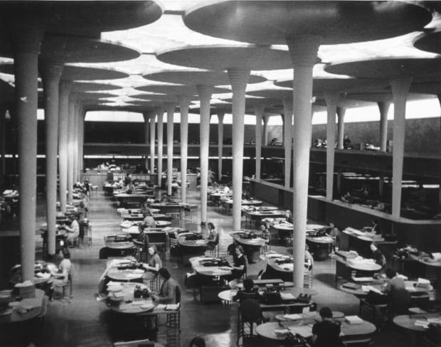 The interior of the Johnson Wax Headquarters in Racine, Wisconsin, circa 1940. The building was designed by American architect Frank Lloyd Wright and built between 1936 and 1939.<p>FPG/Archive Photos/Getty Images</p>