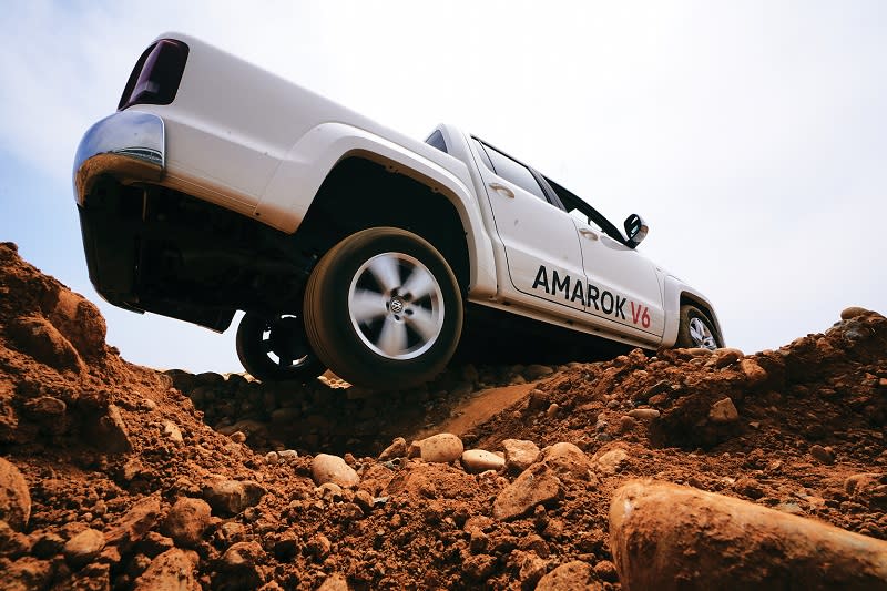 Amarok V6攻克麗寶國際賽車場附設全地形關卡，包含側坡穿越、底盤剛性、陡坡緩降、碎石路段、拱橋跳台等關卡，藉由各種測試關卡展現強大載重能力及強勁拖曳實力。