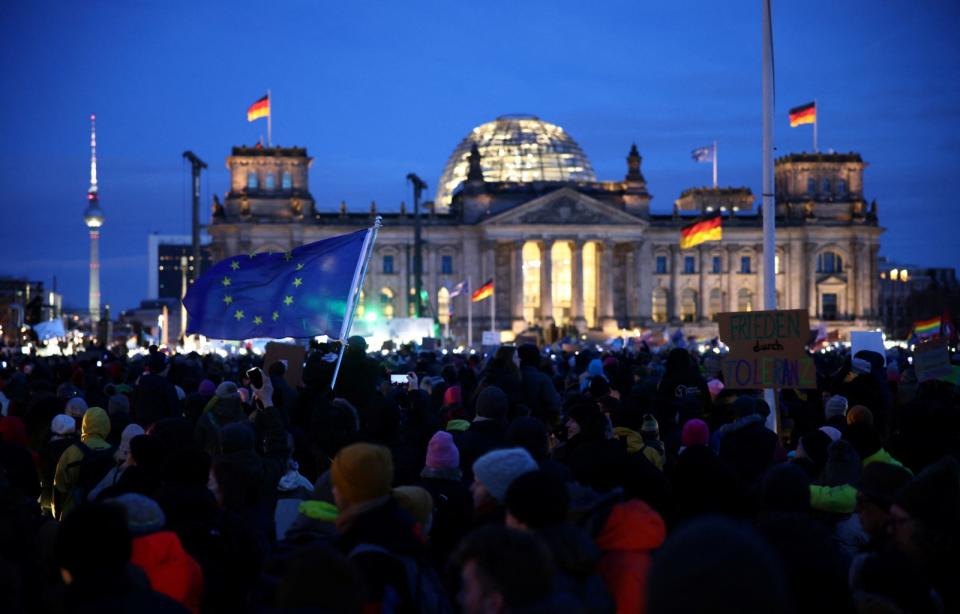 2024年1月21日，德國柏林民眾抗議極右翼另類選擇黨（AfD）參與重置移民的密會。路透社