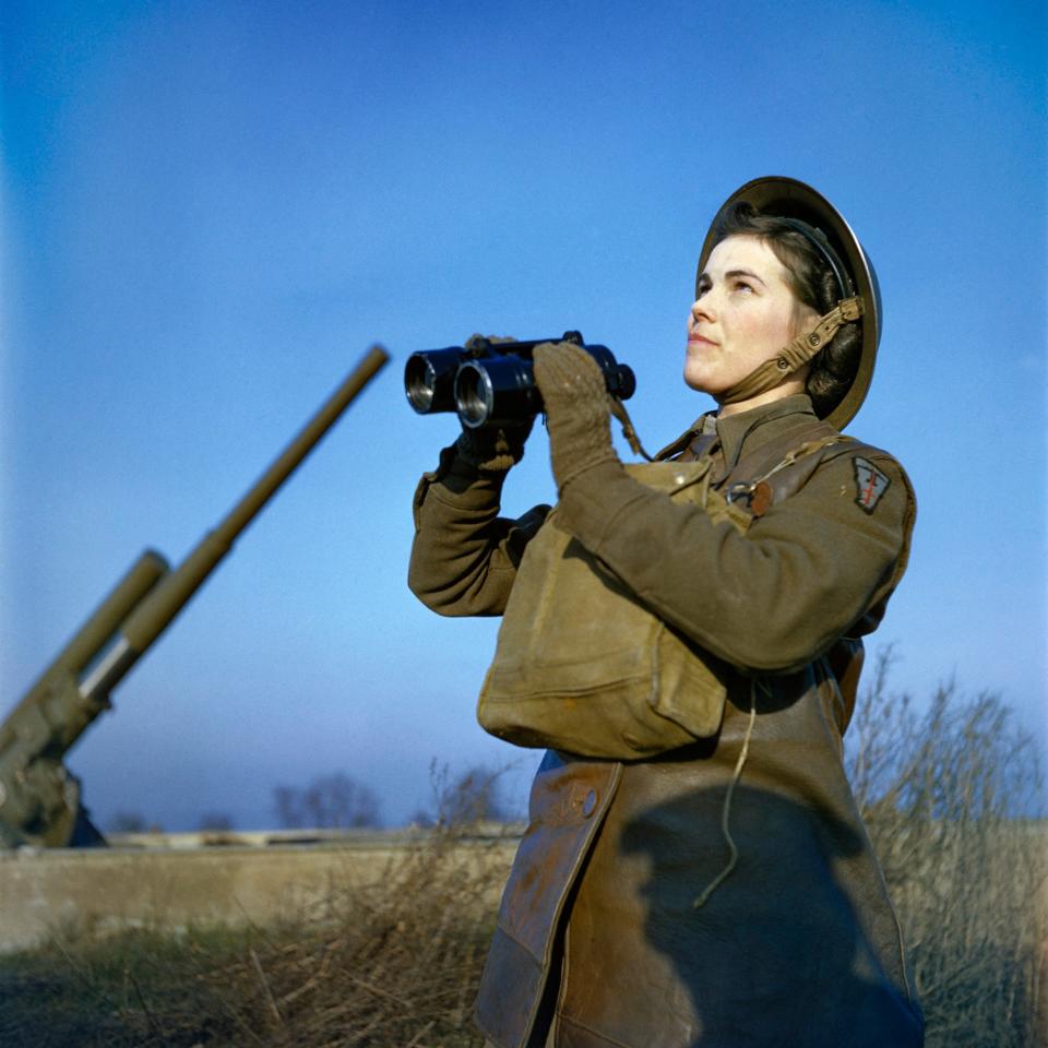 Eye on the sky: an ATS (Auxiliary Territorial Service) “spotter” at an anti-aircraft gun site, December 1942 - IWM: Ted Dearberg