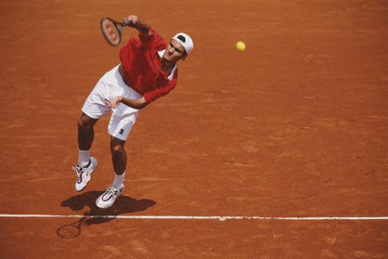 Federer serves against Pat Rafter at Roland Garros in 1999 (Getty)