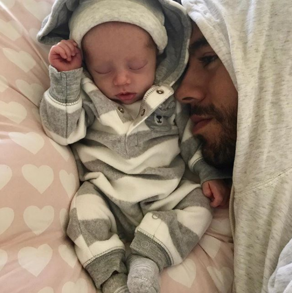 Enrique Iglesias first photo of twins