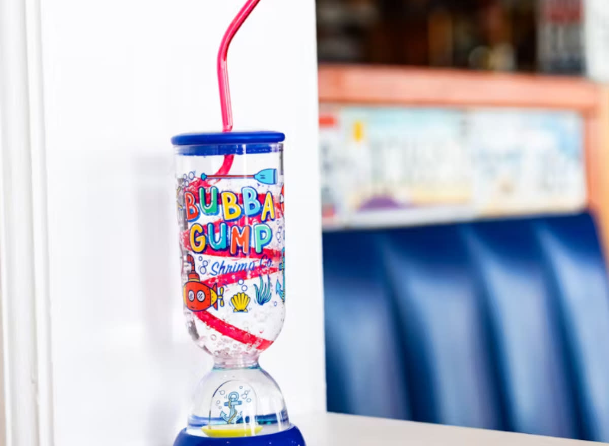 bubba gump shrimp co. swirl cup with straw