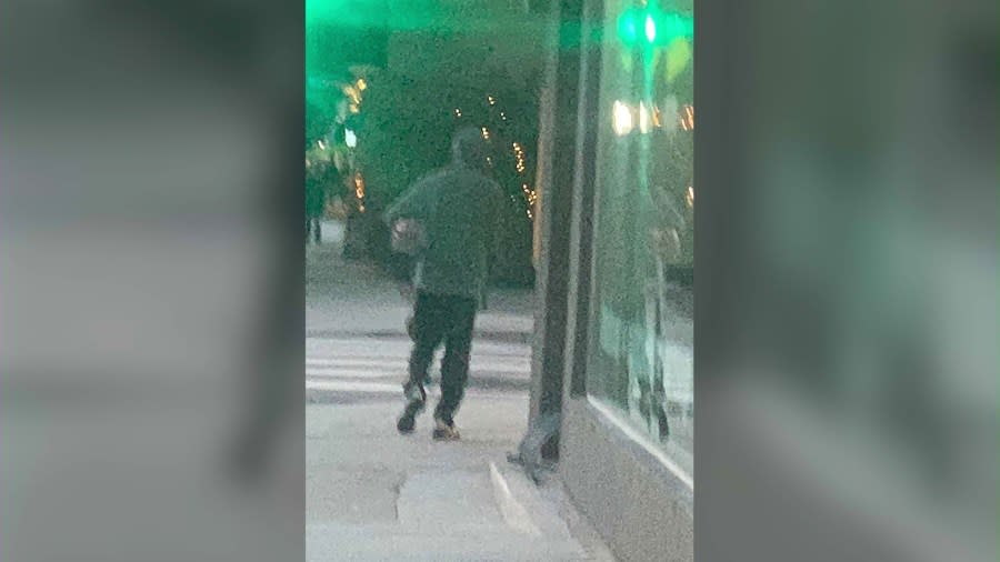 Photo of the suspect walking away after assaulting a 6-year-old girl in Santa Monica on March 10, 2024. (Christina Tullock)