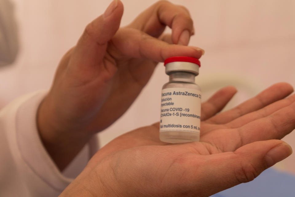 A nurse holds a vial of the AstraZenenca COVID-19 Vaccine as people from ages 20 to 24 start thei vaccination phase against the novel Coronavirus disease with the AstraZeneca COVID-19 vaccine in Bogota, Colombia on August 16, 2021. (Photo by: Laura Salazar/Long Visual Press/Universal Images Group via Getty Images)