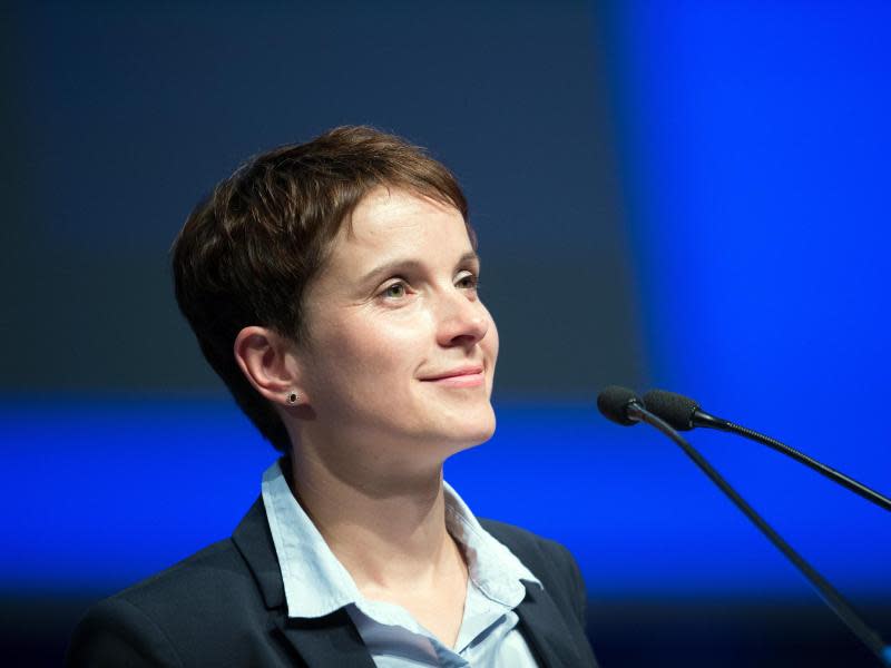 Frauke Petry beim AfD-Parteitag in Essen. Bei der Abstimmung der Parteimitglieder setzte sie sich klar gegen Parteigründer Lucke durch. Foto: Federico Gambarini