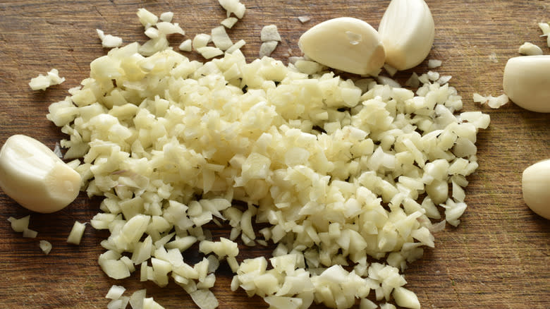 Crushed garlic and whole cloves