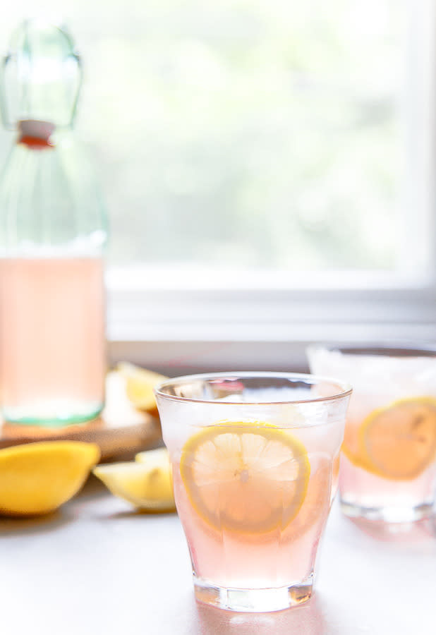 Rosé lemonade