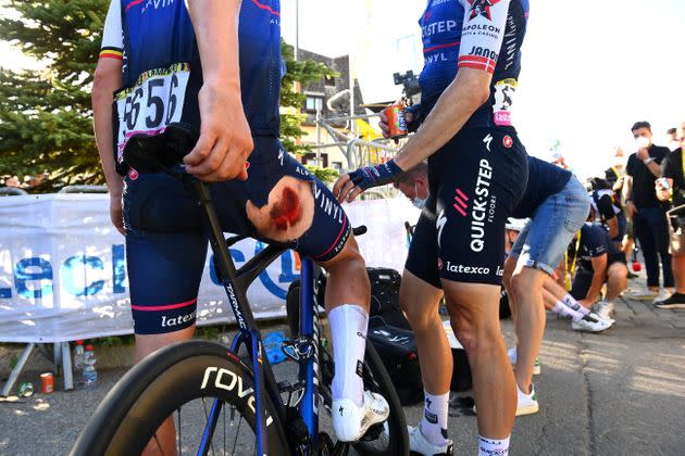 Yves Lampaert blessé à l'issue de la 12e étape du Tour de France le 14 juillet 2022. (Photo: Tim de Waele via Getty Images)