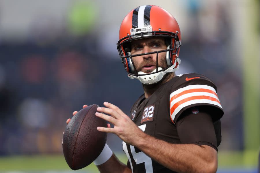 INGLEWOOD, CALIFORNIA – DECEMBER 03: Joe Flacco #15 of the Cleveland Browns warms up before the game Los Angeles Rams at SoFi Stadium on December 03, 2023 in Inglewood, California. (Photo by Harry How/Getty Images)