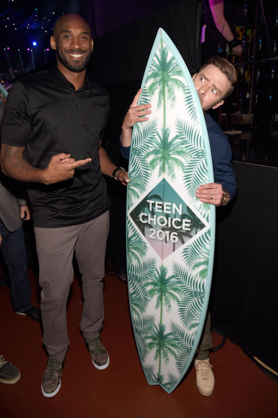 INGLEWOOD, CA - JULY 31:  Former NBA player Kobe Bryant (L) and recording artist Justin Timberlake attend the Teen Choice Awards 2016 at The Forum on July 31, 2016 in Inglewood, California.  (Photo by Kevin Mazur/Fox/Getty Images for Fox)