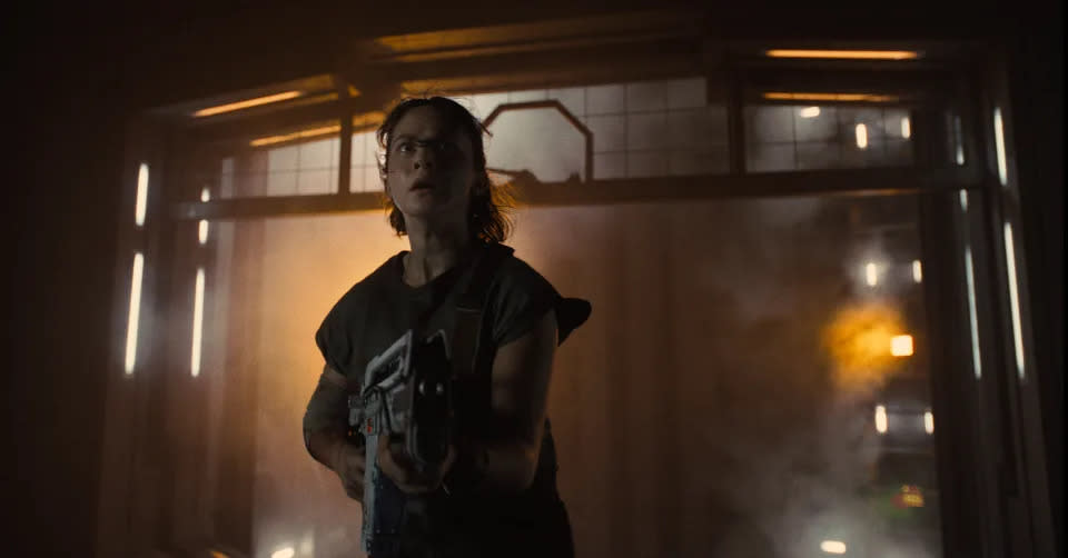 Cailee Spaeny als Rain Carradine in „Alien Romulus“, der eine ähnliche Handlung wie das Original „Alien“ zu haben scheint. (20th Century Studios)