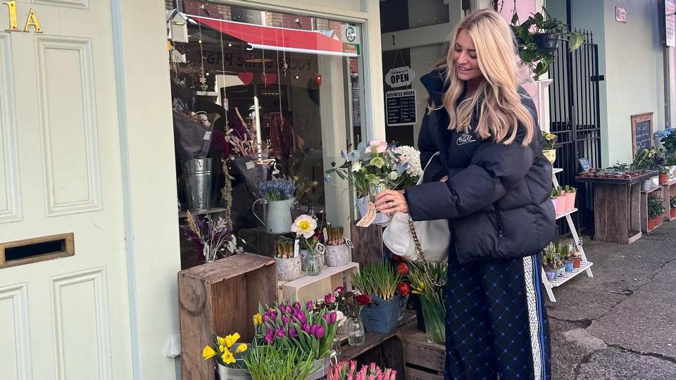 Tess flower shopping