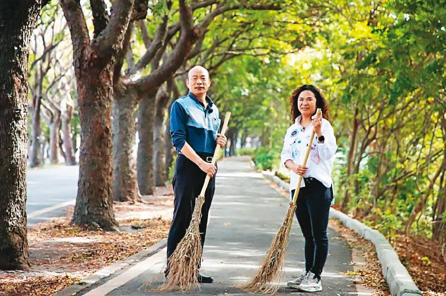 韓國瑜（左）日前拜會湖埔社區大學執行長林淑玲（右），大談生態環境教育。（翻攝韓國瑜臉書）