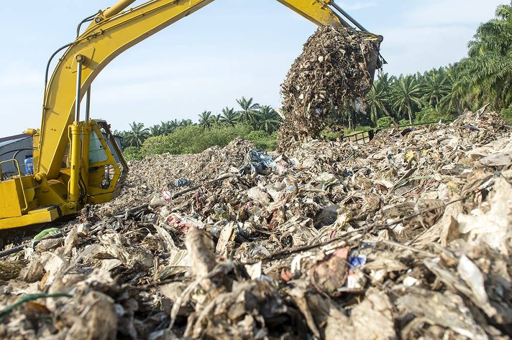 Rozali said all lorries transporting waste to the landfill must have permits from MBSP. — Picture by Mukhriz Hazim