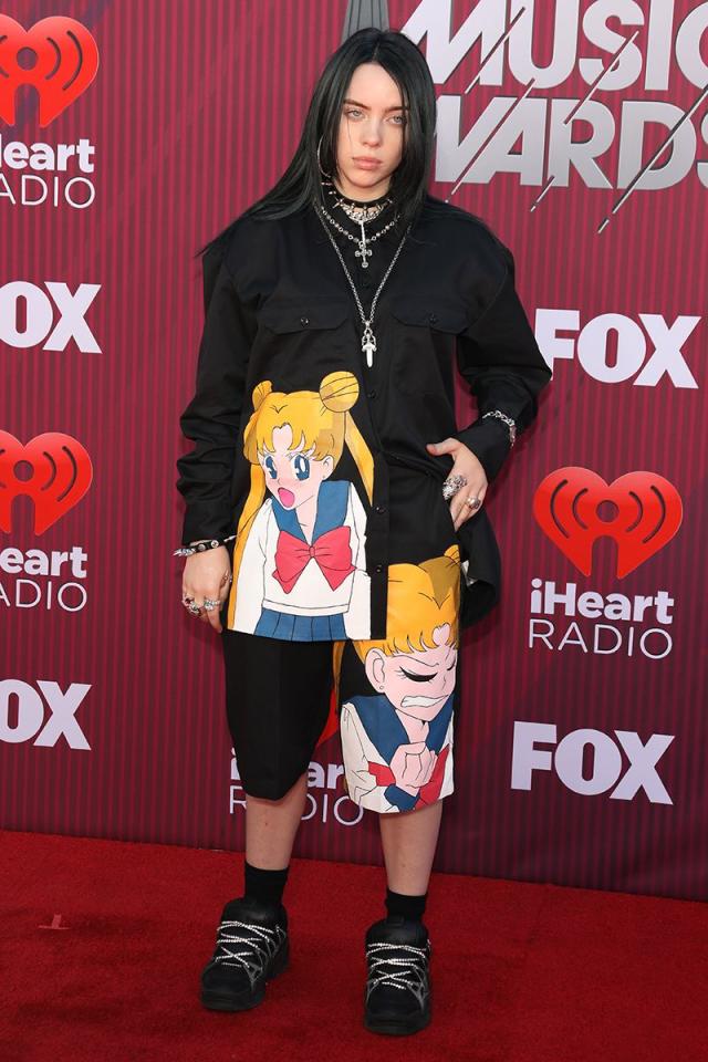 Billie Eilish is giving Avril Lavigne sk8er boi vibes in a tie and baggy  jeans