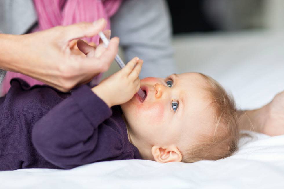 Antes de dar antibióticos a tu bebé, debes asegurarte de que realmente es necesario utilizarlos. (Foto: Getty)