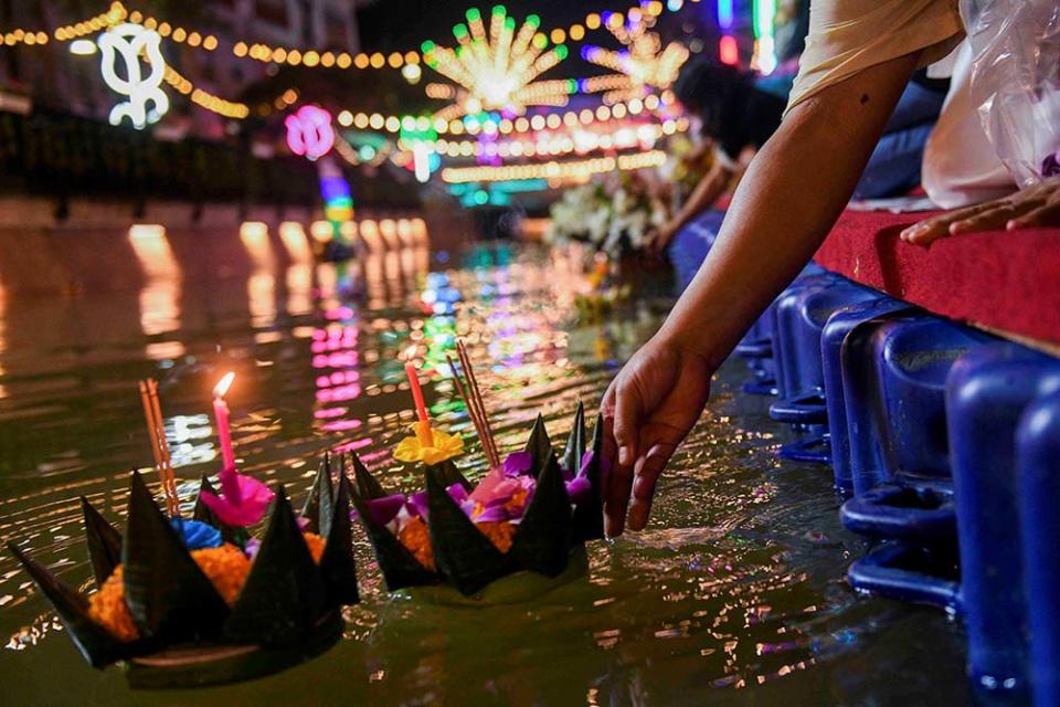 曼谷水燈節（Image Source : REUTERS/Chalinee Thirasupa）
