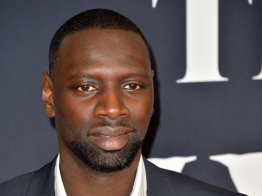 Omar Sy bei einer Veranstaltung auf dem Roten Teppich. (Bild: Featureflash Photo Agency/Shutterstock)