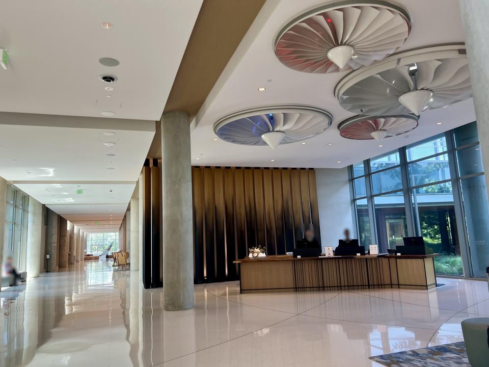 The lobby of Skyview 6 with four engines on ceiling.