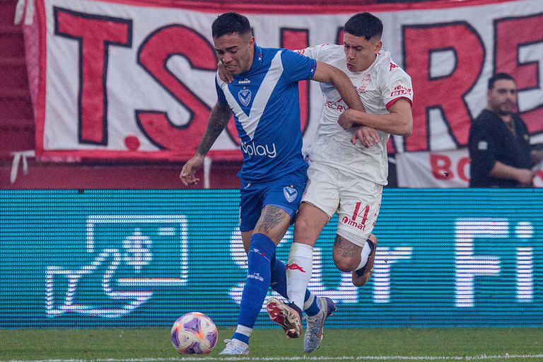 Vélez y Huracán, dos de los nueve equipos que luchan por seguir en primera cuando faltan dos fechas