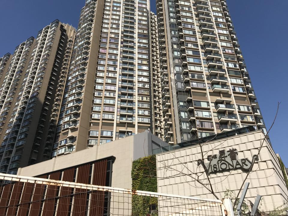 東涌第54區居屋項目毗連區內昇薈、東環及映灣園三大豪宅，享有地利優勢。