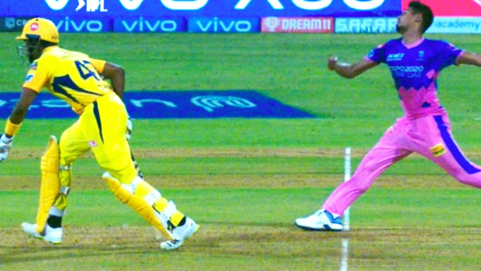 Dwayne Bravo (pictured left) leaving his crease early before Mustafizur Rahman bowls the ball in the IPL.