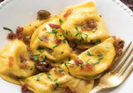 <p>Pour une recette 100% italienne, on les fourre avec du jambon de Parme et de la mozzarella Di Bufala.</p><p>Découvrir <a href="https://www.angelsandco.blog/article/172/recette-made-in-italie-raviolis-maison-a-la-mozzarella-di-bufala-et-jambon-de-parme.html" rel="nofollow noopener" target="_blank" data-ylk="slk:la recette" class="link ">la recette</a></p><br><br><a href="https://www.elle.fr/Elle-a-Table/Les-dossiers-de-la-redaction/Dossier-de-la-redac/Ravioles#xtor=AL-541" rel="nofollow noopener" target="_blank" data-ylk="slk:Voir la suite des photos sur ELLE.fr" class="link ">Voir la suite des photos sur ELLE.fr</a><br><h3> A lire aussi </h3><ul><li><a href="https://www.elle.fr/Elle-a-Table/Les-dossiers-de-la-redaction/Dossier-de-la-redac/Recettes-lasagnes-printemps#xtor=AL-541" rel="nofollow noopener" target="_blank" data-ylk="slk:Des lasagnes de printemps pour ce soir, ça vous tente ?" class="link ">Des lasagnes de printemps pour ce soir, ça vous tente ?</a></li><li><a href="https://www.elle.fr/Elle-a-Table/Les-dossiers-de-la-redaction/Dossier-de-la-redac/Penne#xtor=AL-541" rel="nofollow noopener" target="_blank" data-ylk="slk:Si vous aimez les pâtes, vous allez adorer ces recettes de penne" class="link ">Si vous aimez les pâtes, vous allez adorer ces recettes de penne</a></li><li><a href="https://www.elle.fr/Elle-a-Table/Les-dossiers-de-la-redaction/Dossier-de-la-redac/L-abecedaire-des-pates-quelle-sauce-pour-quelles-pates#xtor=AL-541" rel="nofollow noopener" target="_blank" data-ylk="slk:Quelle sauce pour quelles pâtes ?" class="link ">Quelle sauce pour quelles pâtes ?</a></li><li><a href="https://www.elle.fr/Elle-a-Table/Les-dossiers-de-la-redaction/Dossier-de-la-redac/Comment-transcender-des-pates-au-beurre#xtor=AL-541" rel="nofollow noopener" target="_blank" data-ylk="slk:Comment transcender des pâtes au beurre ?" class="link ">Comment transcender des pâtes au beurre ?</a></li><li><a href="https://www.elle.fr/Astro/Horoscope/Quotidien#xtor=AL-541" rel="nofollow noopener" target="_blank" data-ylk="slk:Consultez votre horoscope sur ELLE" class="link ">Consultez votre horoscope sur ELLE</a></li></ul>