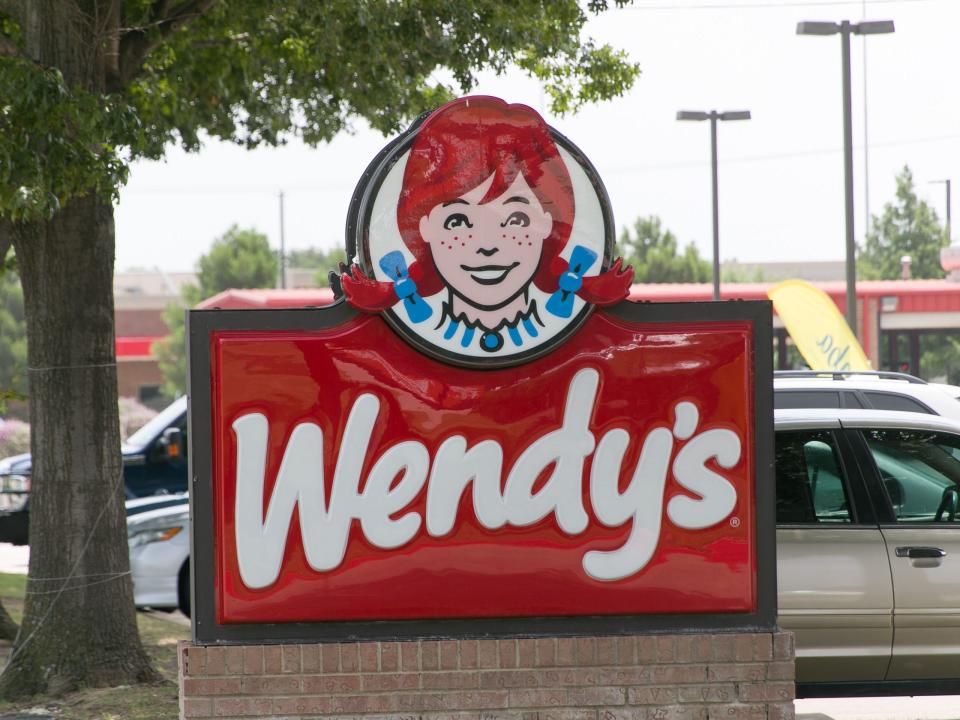 a wendy's sign
