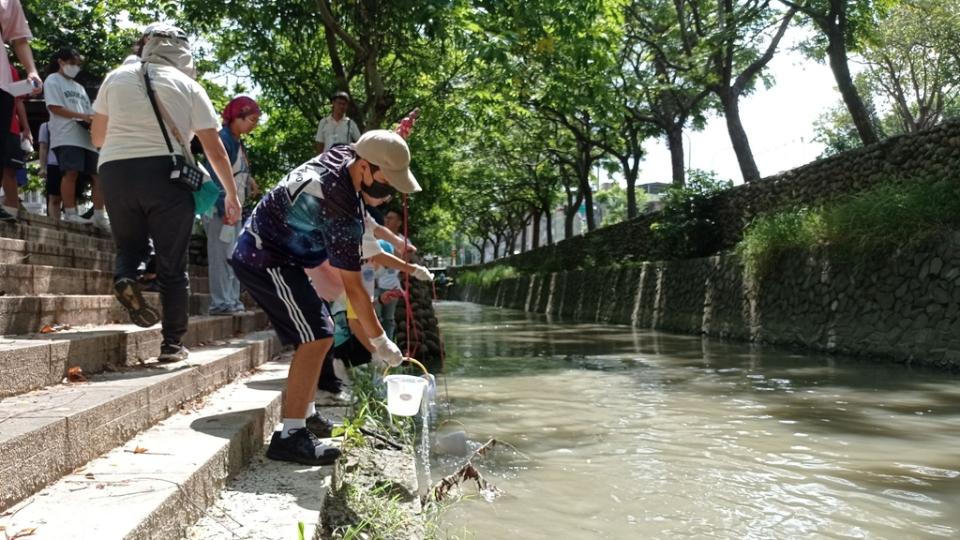 《圖說》「青年IN生態」活動期盼更多年輕人能夠關注環保，積極參與生態保育行動，共同為環境保護貢獻力量。（圖／台灣應用材料提供）