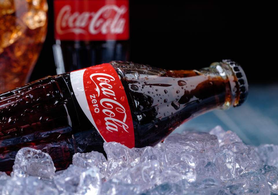 Coca-Cola, lotto ritirato per rischio chimico: che significa, cosa si rischia davvero (foto: Getty Images)