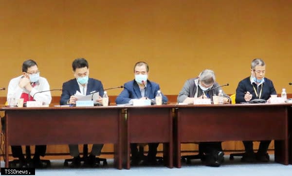 基隆市議會第十九屆第五次定期會預定於五月四日起召開，議長蔡旺璉親自主持預備會以確認議程。（記者王世明攝）