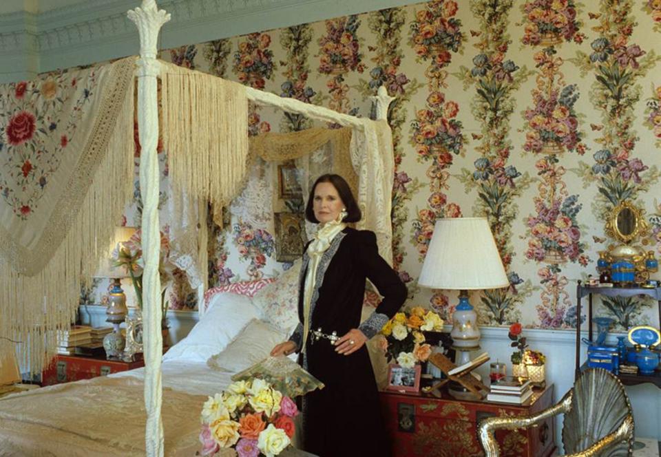 <h1 class="title">Gloria Vanderbilt in the bedroom of her New York City apartment, February 1984.</h1><cite class="credit">Photo: Horst P. Horst / Condé Nast Archive</cite>