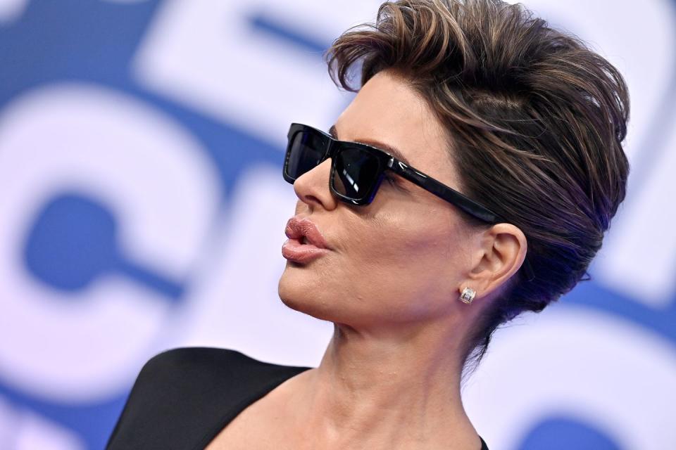 santa monica, california december 06 lisa rinna attends the 2022 peoples choice awards at barker hangar on december 06, 2022 in santa monica, california photo by axellebauer griffinfilmmagic