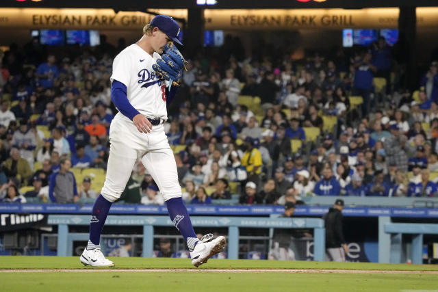 Dodgers capitalize on Giants' physical and mental blunders to win