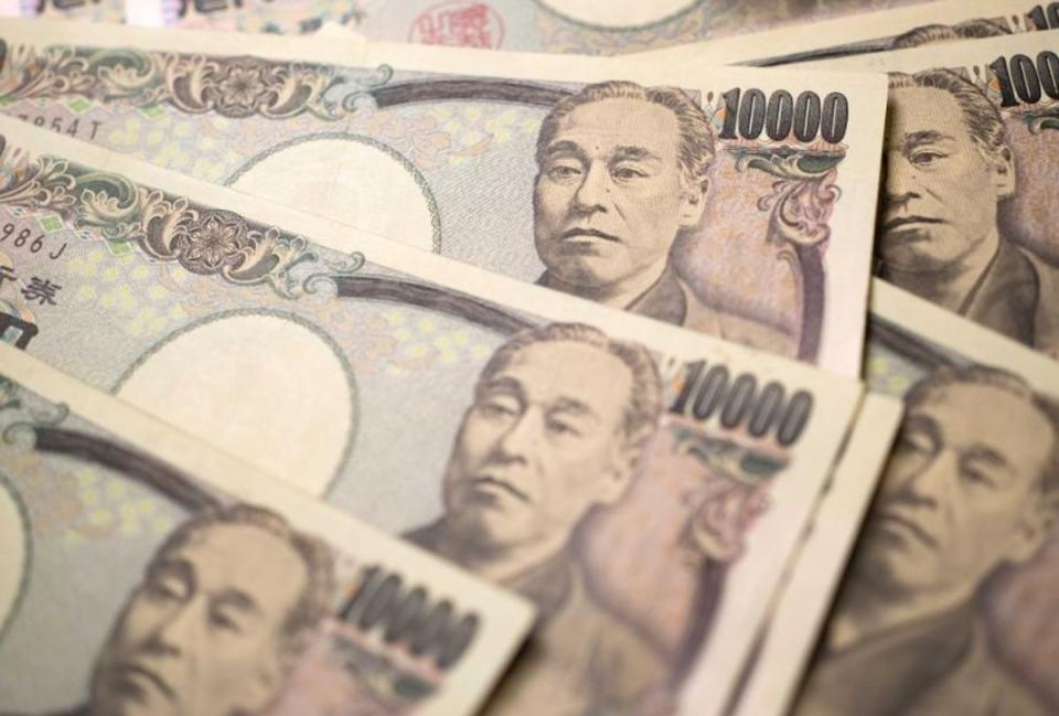 匯銀人士指出，日本央行與財務省，在4月29日及5月2日兩天，總共買入8兆日幣，干預匯市。