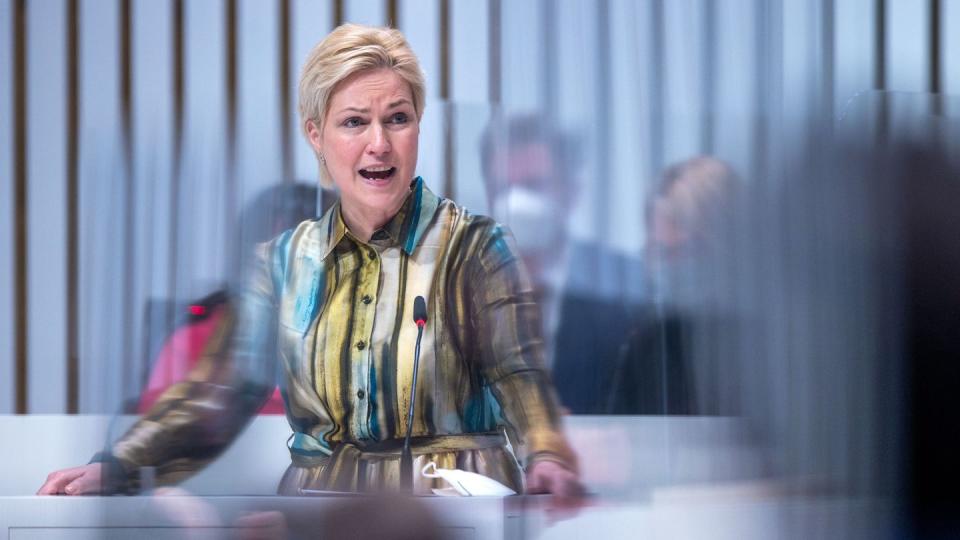 Mecklenburg-Vorpommerns Ministerpräsidentin Manuela Schwesig wirbt bei der Sondersitzung des Landtags für den Weiterbau der Gasleitung Nord Stream 2.