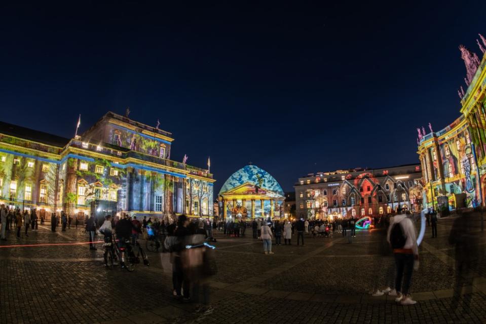 Staatsoper Unter den Linden, St. Hedwigs Kathedrale, Hotel de Rome und die Alte Bibliothek am Bebelplatz<span class="copyright">dpa / Paul Zinken</span>