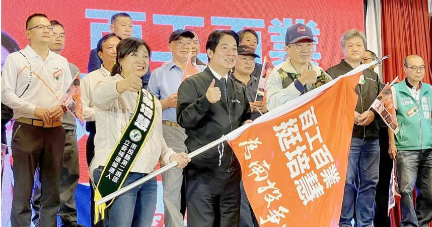 民進黨總統參選人賴清德依循總統蔡英文的競選路徑，將透過百工百業爭取各界支持拚總統大選，而在此之前民進黨今年初就先以百工百業輔選模式，拿下南投立委補選勝利。（圖／翻攝陳宜君臉書）