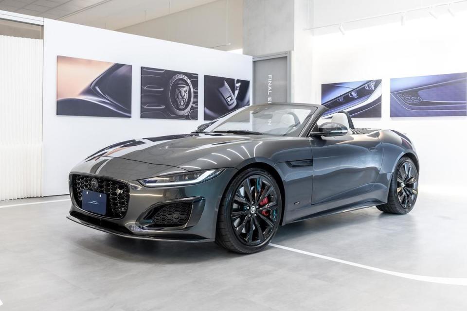 Jaguar F-TYPE R 75 獨特的 Convertible 車型，開棚後即享受不可錯認的豹仕咆哮。