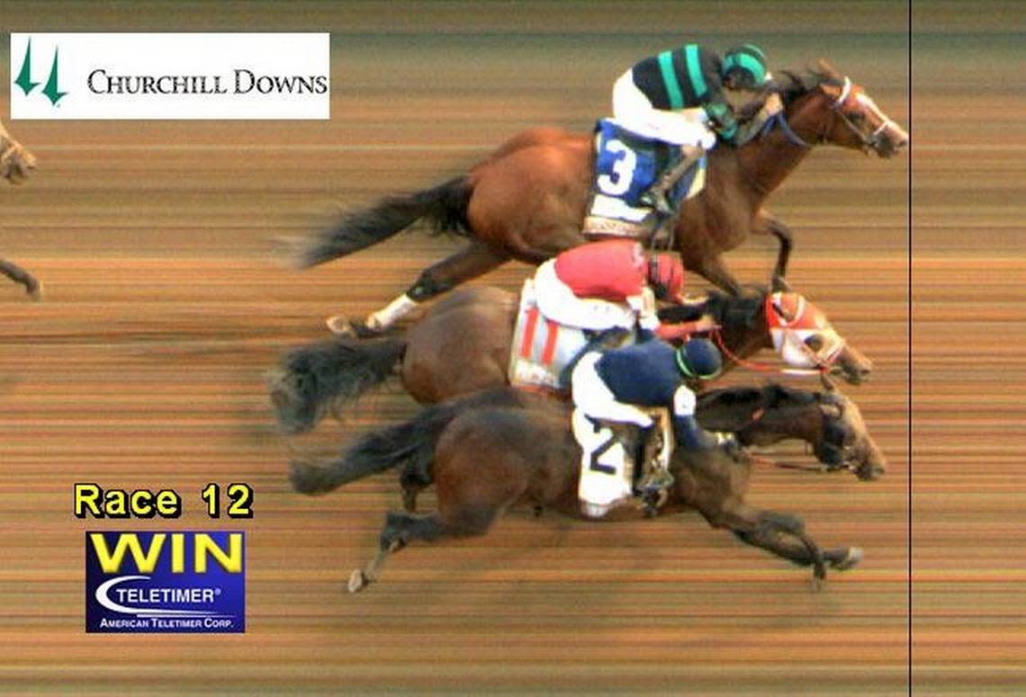 The official finish photo from Churchill Downs shows Mystik Dan (3) narrowly beating Sierra Leone (2) and Forever Young (11) to the wire.